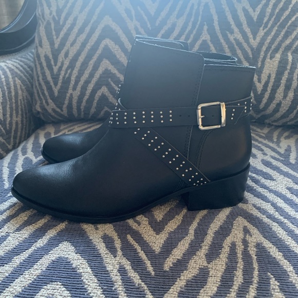 Kaanas Leather Boots - Picture 3 of 7